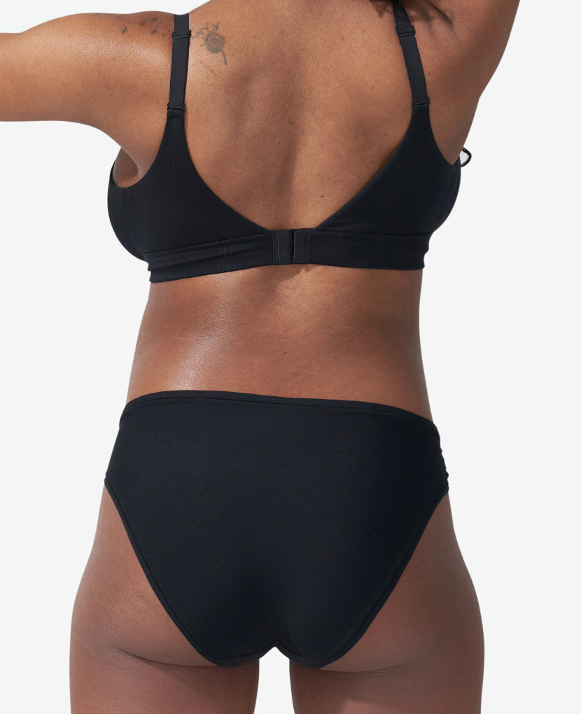 Designed with a flattering cut offering a balance between coverage and cheek. Available in Black/Clay.