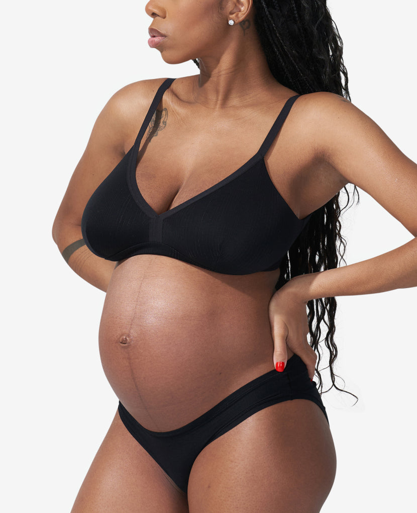 Chanel is in her second trimester and is wearing a size S. Available in Black/Clay.