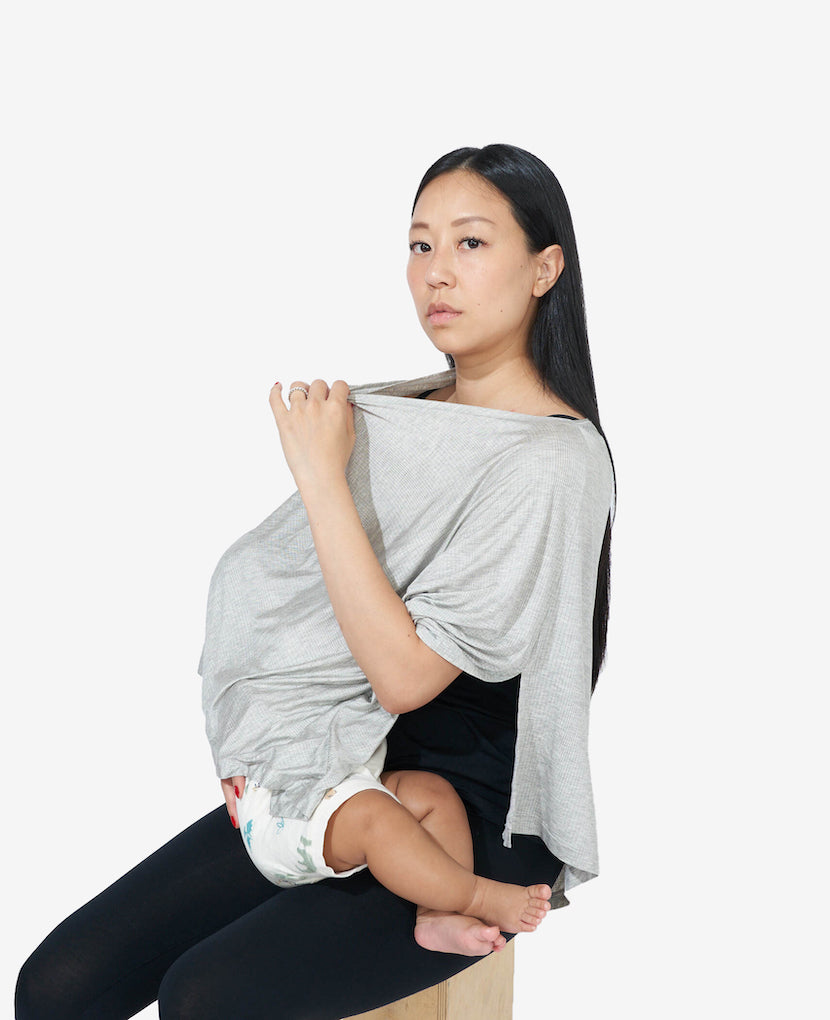 Reduces distractions while feeding with a stretchy neckline for peeking in to check on your baby. Shown in Grey Marl.
