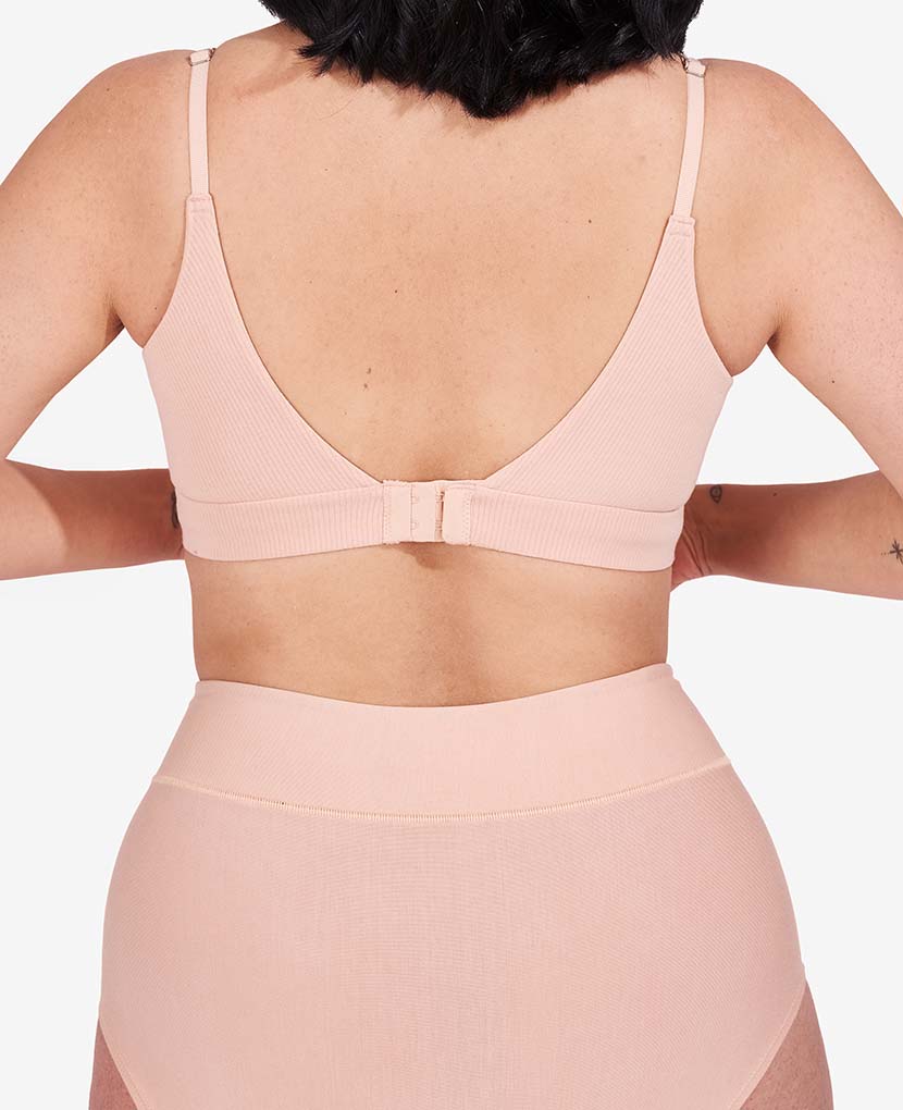 Our custom five-row back closure and slider straps accommodate your body’s incredible changes from pregnancy all the way through postpartum.  Shown in Clay/Clay.