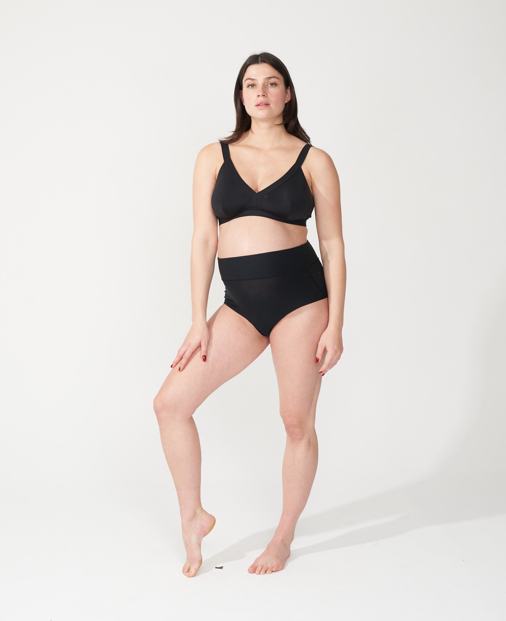 Support for pregnancy through postpartum – that you'll want to wear well beyond. Shown in Black/Chalk/Slate.