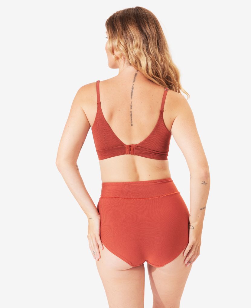 Our custom back closure includes 5-rows so your bra can grow with you (and back) from pregnancy through postpartum. Shown in Ember.