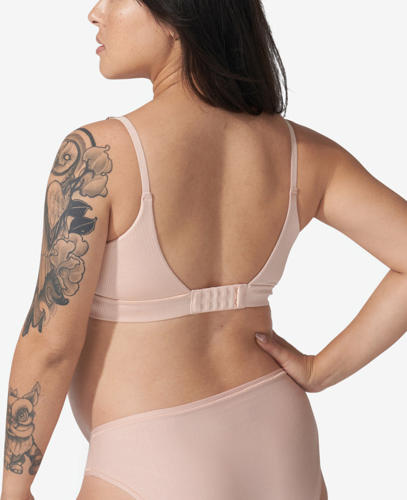 Our custom five-row back closure and slider straps accommodate your body’s incredible changes from pregnancy all the way through postpartum. 