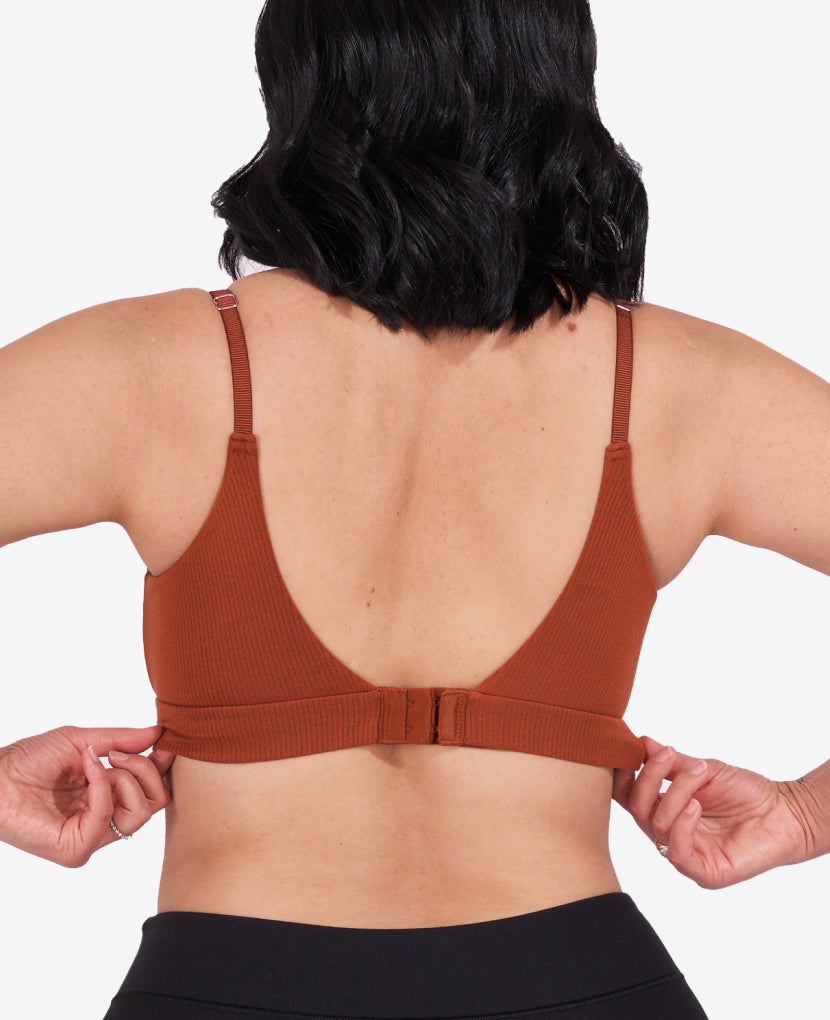 Our custom five-row back closure and slider straps accommodate your body’s incredible changes from pregnancy all the way through postpartum.  Melissa wears Ember.