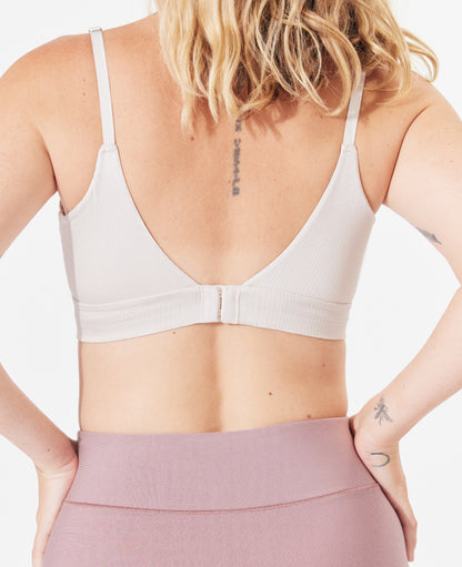 Our custom five-row back closure and slider straps accommodate your body’s incredible changes from pregnancy all the way through postpartum. Shown in Moon.