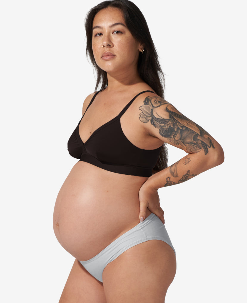 The ultimate in stretch, now you can wear our best-selling fabric dipping under your belly too. Shown in Black/Grey/Lavender Haze.