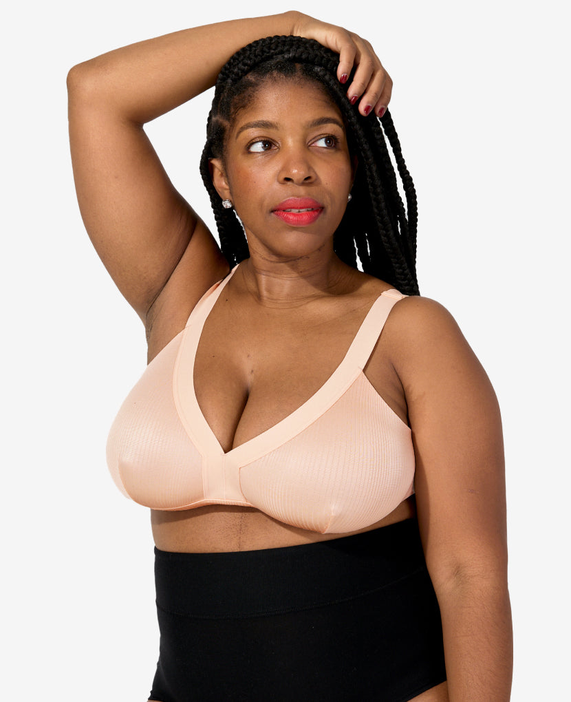 Like all of our styles, this bra offers wider straps for larger cup sizes (L, XL) for added support while still maintaining a minimal look. Cherelle is 7 weeks postpartum and wears a size XL. Shown in Clay.