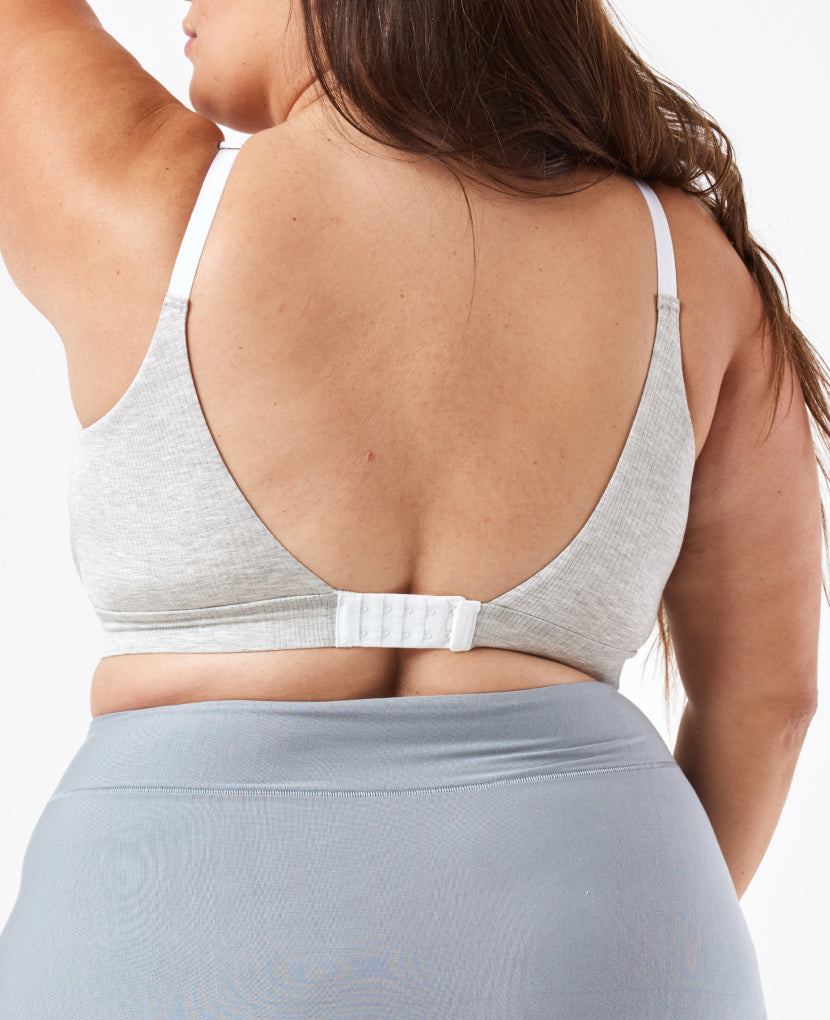 Our custom five-row back closure and slider straps accommodate your body’s incredible changes from pregnancy all the way through postpartum. Shown in Grey Marl.