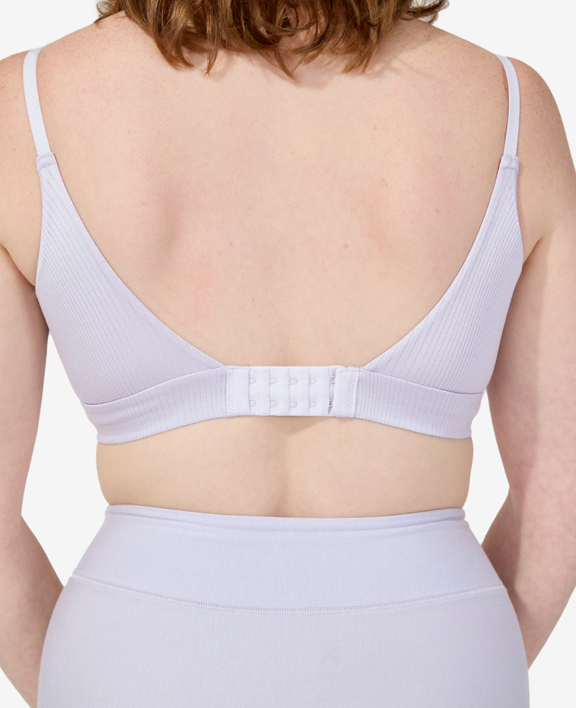 Our custom five-row back closure and slider straps accommodate your body’s incredible changes from pregnancy all the way through postpartum. Catherine is 5 months postpartum and wears a size M. Shown in Lavender Haze.