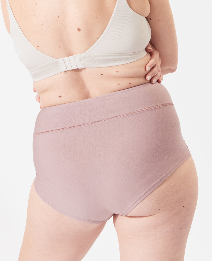 High enough to protect an incision, and supportive enough to hold a soft core in postpartum, the All-In Panty brings soft, supportive and chic to an essential. Model wearing Dusk.