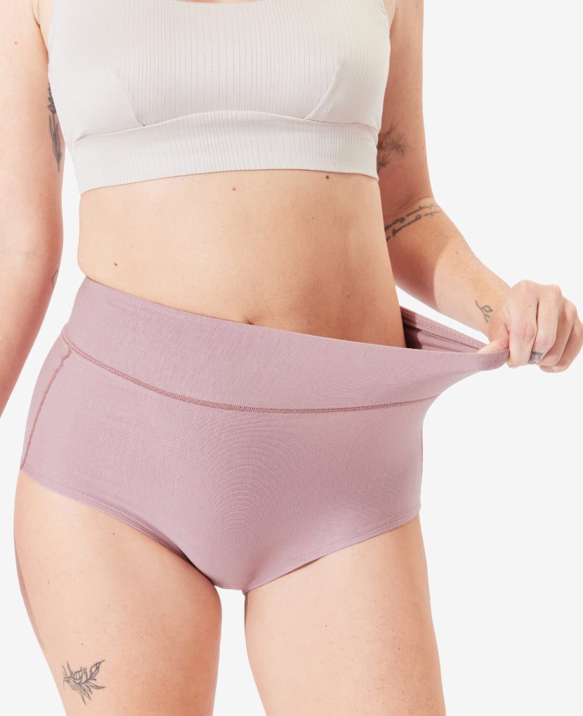 Ultra-stretchy material easily flexes to prioritize your comfort through every fluctuation. Shown in String/Clay/Dusk.
