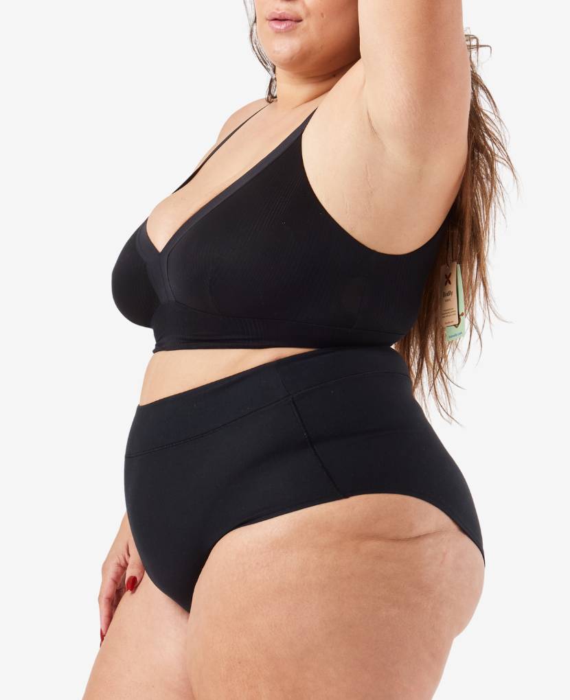 Wide band elastic waist is high enough to stay put on your pregnancy bump or healing core while covering a C-section incision without rubbing. Shown in Black/Clay/Grey.