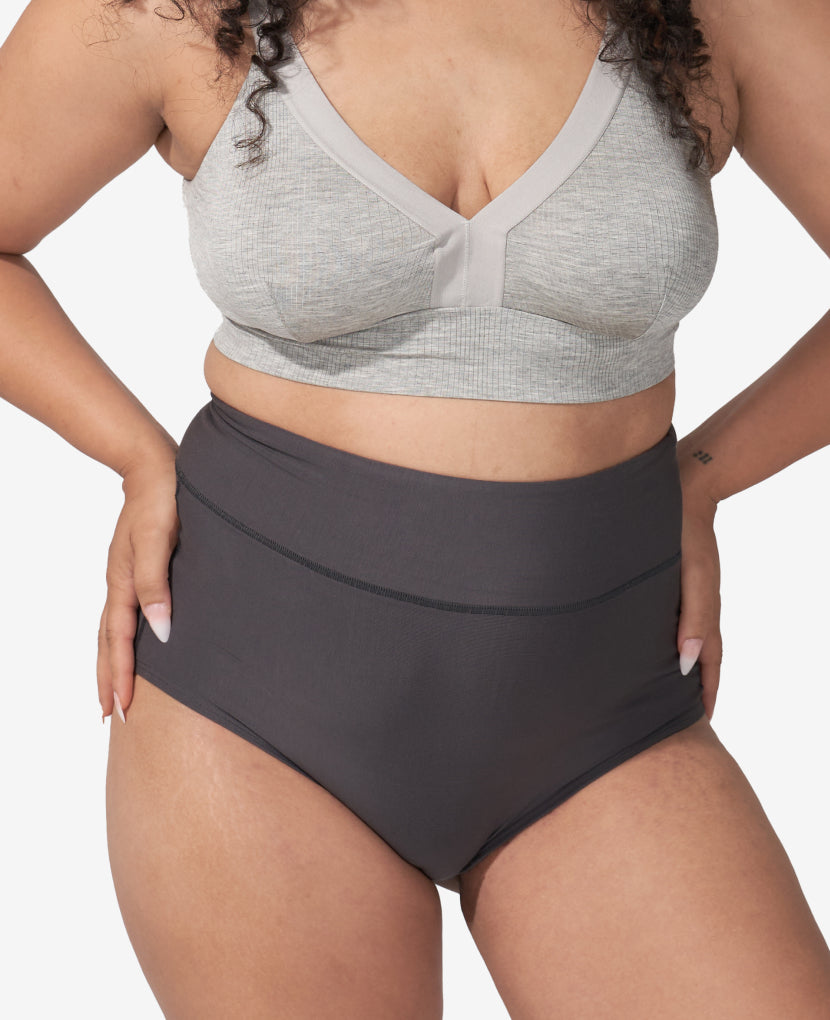 Craveably comfortable support for pregnancy through postpartum – that you'll want to wear well beyond. Available in Anthracite/Anthracite/Anthracite.