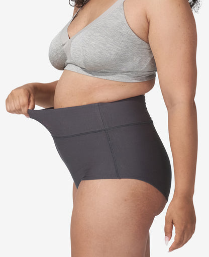 Wide band elastic waist is high enough to gently hug a pregnancy bump or healing core while covering a C-section incision without rubbing. Nicole, size 6 pre-pregnancy and 36 weeks pregnant, wears a Medium. Available in Anthracite/Anthracite/Anthracite.