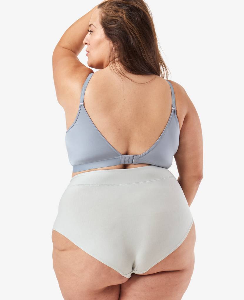 A wide gusset offers enough coverage to comfortably hold a maxi pad. A slightly cheeky rear strikes the perfect balance. Nicole wears size 2X. Shown in Grey.