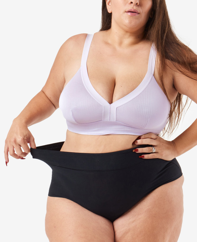 Craveably comfortable high-waisted support designed for pregnancy through postpartum – that you'll want to wear well beyond. Nicole wears size 2X in Black. Shown in Black/Clay/Clay.