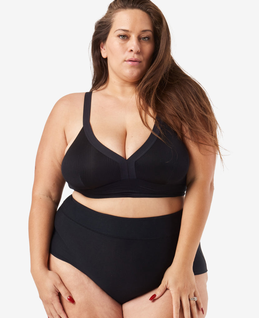 Ultra-stretchy in all the right places — from the waist to the inner thigh — to accommodate swelling and maternity & postpartum body fluctuations. Shown in Black/Slate/Slate.