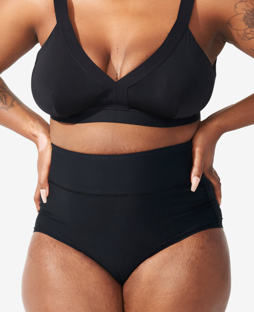 Craveably comfortable support for pregnancy through postpartum – that you'll want to wear well beyond. Savonne, size 8 and 8 months postpartum, wears a Medium. Shown in Black/Clay/Clay.