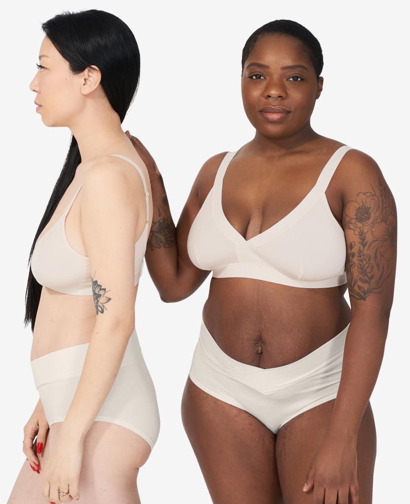 Elastic-free waistband can be worn higher on hips for a deeper V, or lower on hips for a more subtle V. Ara, size 4 and 10 months postpartum, wears a size S in Moon, SaVonne wears a size M in Moon. Sandstone/Moon/String.