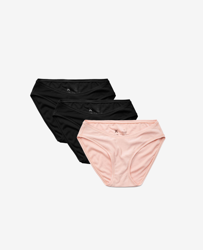 The ultimate in softness, this stretchy underwear is designed to look and feel great throughout pregnancy and thereafter. Shown in Black/Clay.