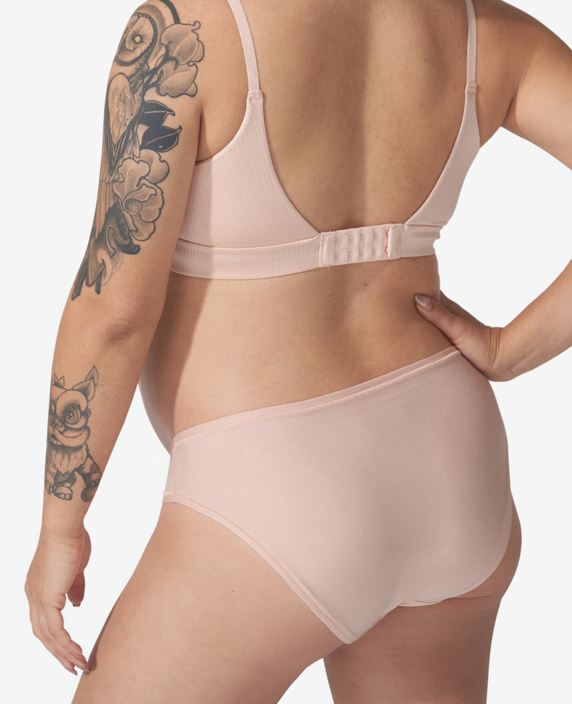 Designed with a flattering cut offering a balance between coverage and cheek. Shown in Clay.