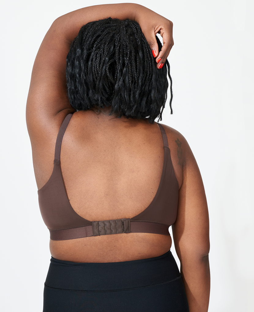 Our custom, signature five-row extended back closure offer increased adjustability. Tahirah, 38D, wears size Large in Java. 