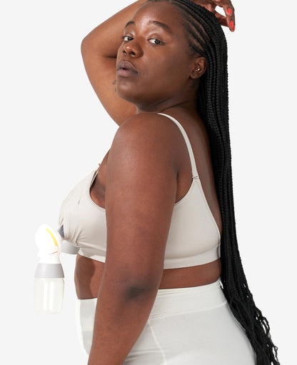  Compatible with most common breast pumps (wearable and inserted) including Medela, Spectra, Elvie, Willow, and more. Tahirah wears a L in Moon. 