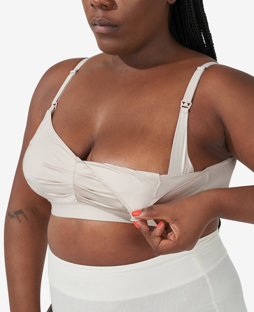  Features our one-hand, secure-snap nursing clips. Adjustments are quick with easy-to-reach front sliders on the straps. Tahirah wears a L in Moon. 