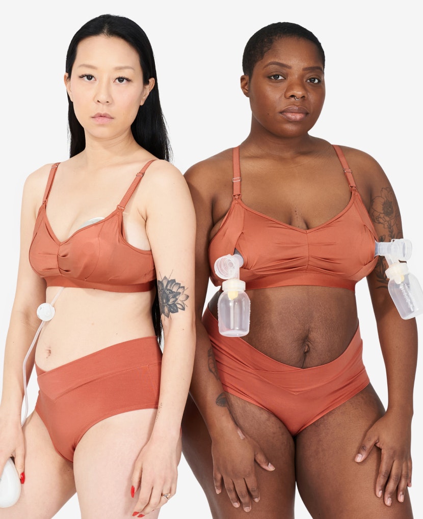 The award-winning design is compatible with both traditional and wearable pump styles to let you do you. Ara wears a S and SaVonne wears a L in Sandstone.