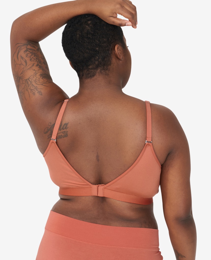 Our extended back closure offers five rows of clasps for a comfortable fit through fluctuations. SaVonne, size 36DD, wears a L in Sandstone.