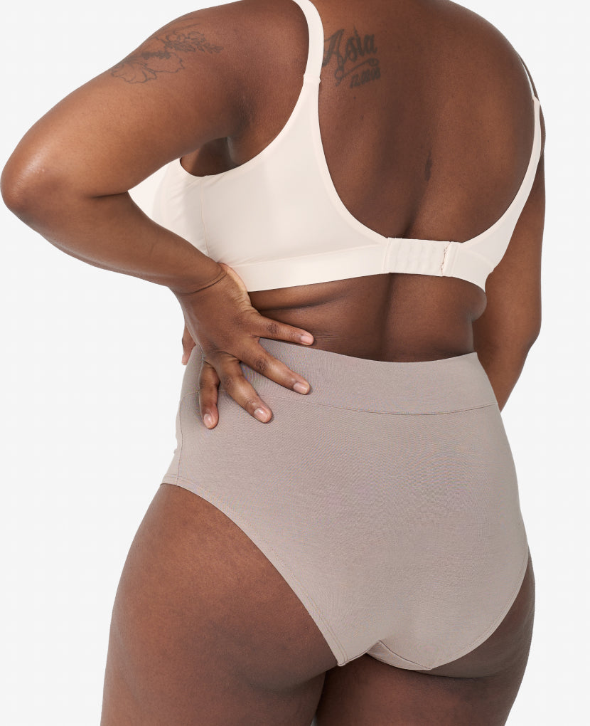 Postpartum support that feels more like a pre-pregnancy panty, with a cheeky rear and a wide gusset to comfortably hold a maxi pad. SaVonne wears a Medium in Silt. Available in Black/Chalk/Silt.