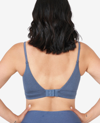 Our custom five-row back closure and slider straps accommodate your body’s incredible changes from pregnancy all the way through postpartum. Melissa, size 34B, wears a S in Falls.