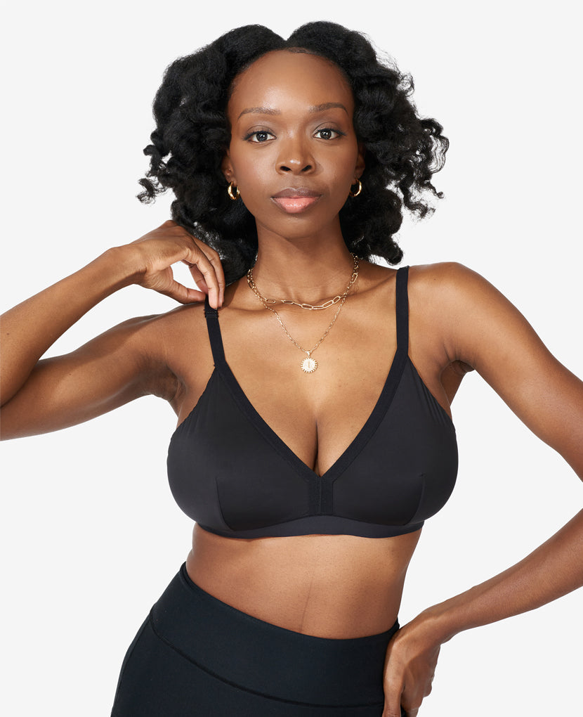 Soft elastic straps can be adjusted to your level of comfort. Strap thickness increases at sizes Large and X-Large for additional support. Yanni wears a Medium in Black.