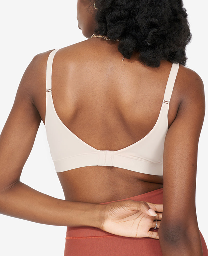 Adjustable straps and extended back closure with five rows of clasps for ultimate flexibility. Yanni wears size Medium in Shell.