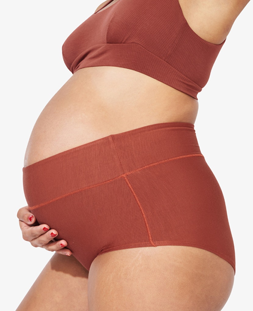 Craveably comfortable high-waisted support designed for pregnancy through postpartum – that you'll want to wear well beyond. Yaritza wears Ember.