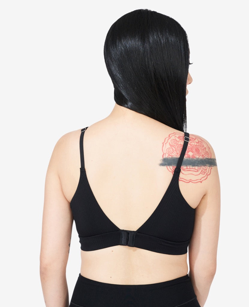 Our custom five-row back closure and slider straps accommodate your body’s incredible changes from pregnancy all the way through postpartum. Ara, 10 months postpartum, wears a S in Black.